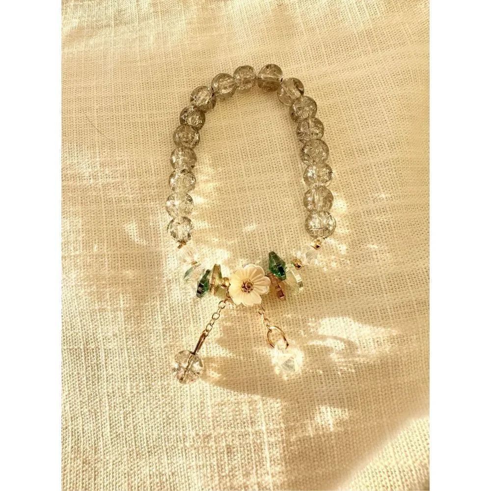 Gray beaded flower stretch bracelet